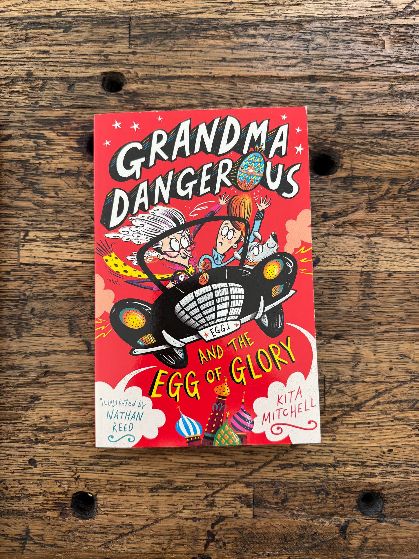 Grandma Dangerous and the Egg of Glory (Grandma Dangerous #2) -mg,used