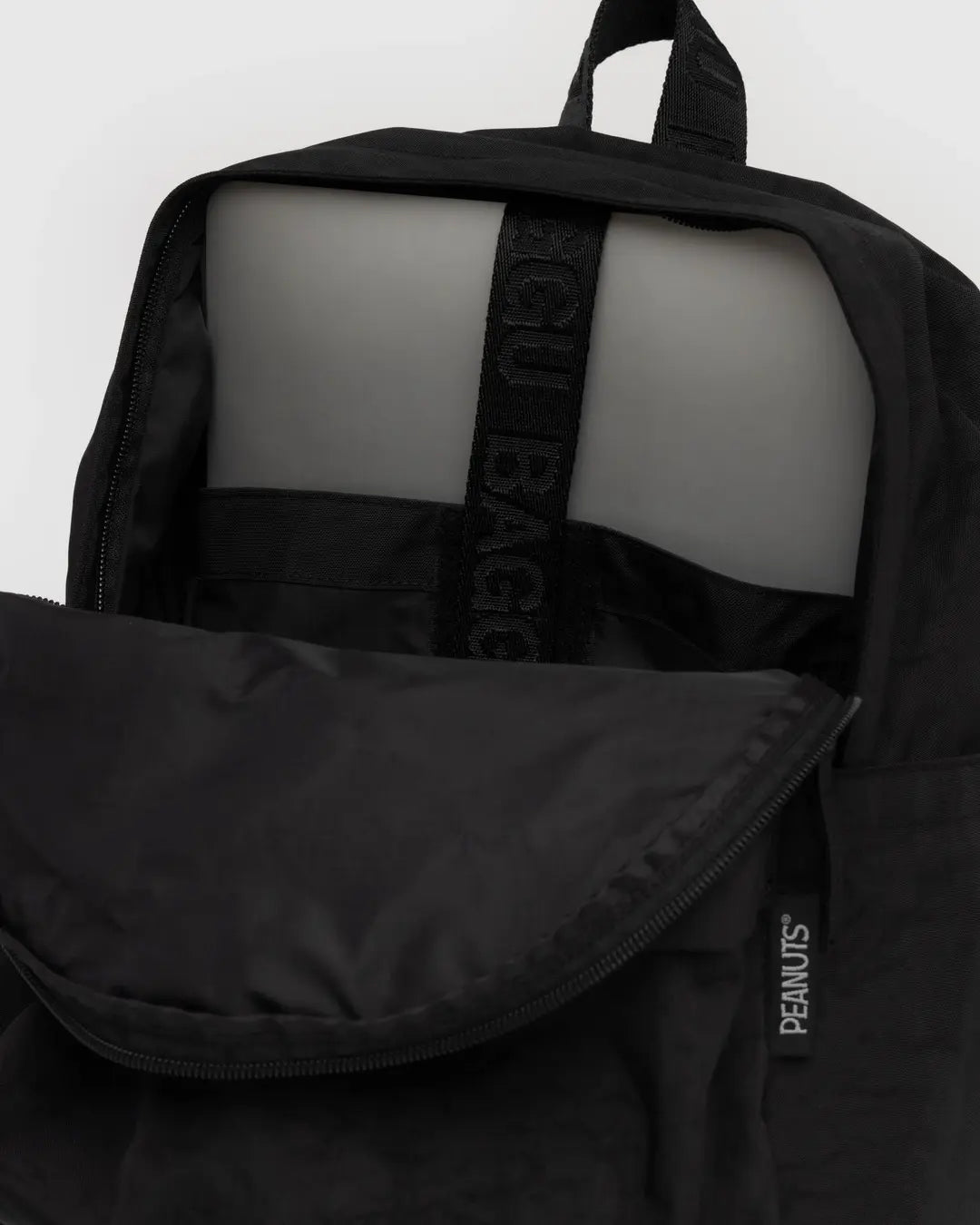 BAGGU - Medium Nylon Backpack, Snoopy